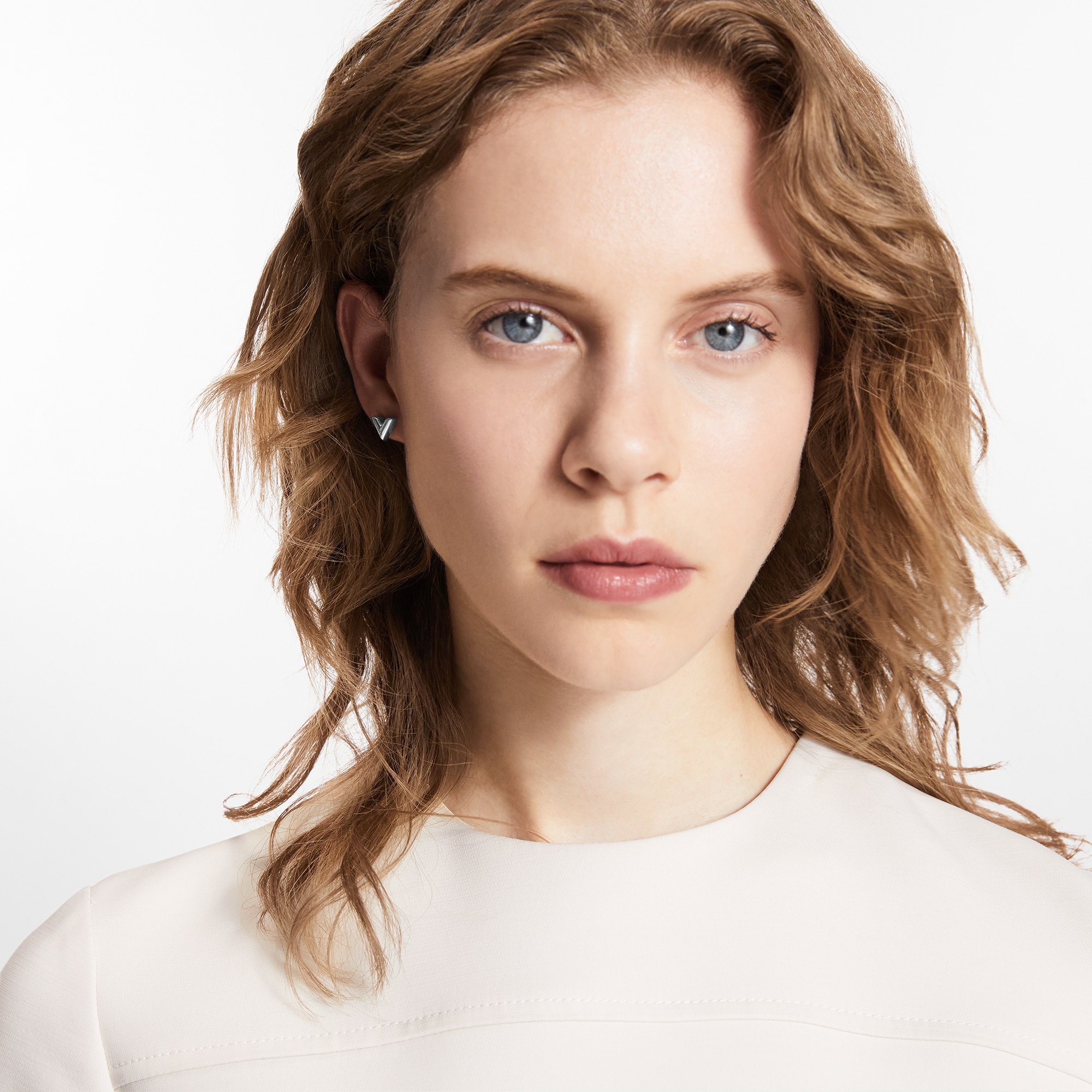 Essential V Stud Earrings S00 - Fashion Jewellery | LOUIS VUITTON